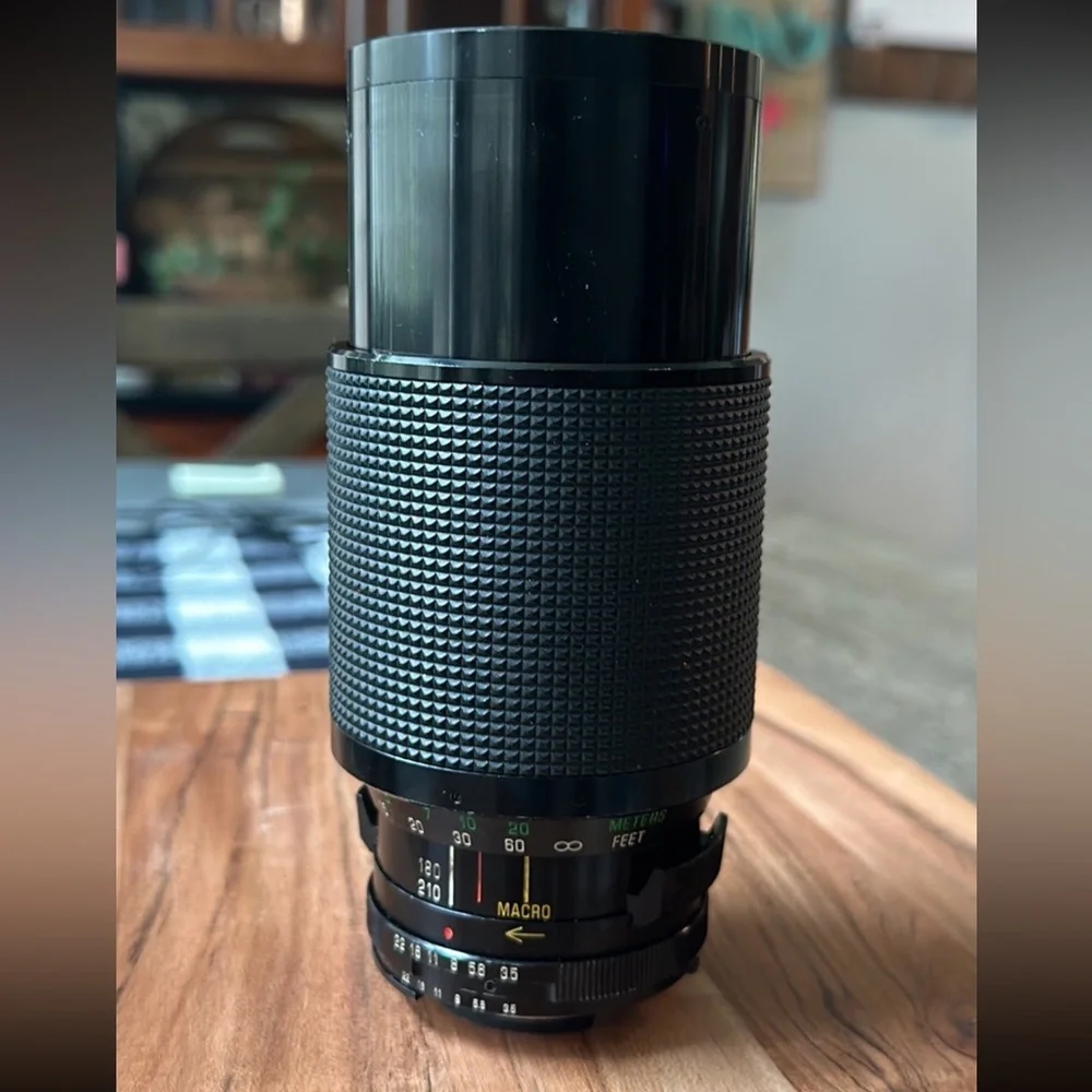 Vivitar Series 1 70-200mm f/3.5 Macro Focusing Auto zoom lens
